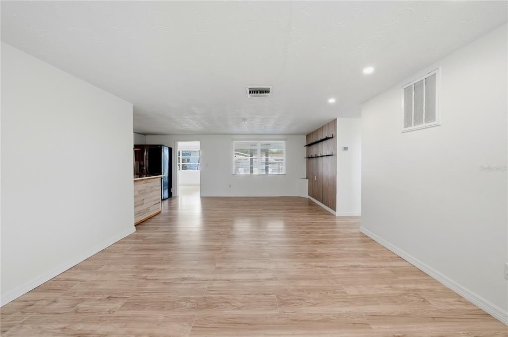 For Sale: $259,900 (3 beds, 2 baths, 1152 Square Feet)