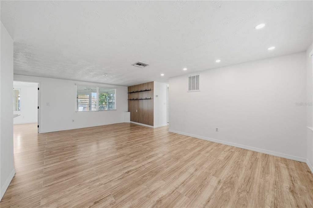 For Sale: $259,900 (3 beds, 2 baths, 1152 Square Feet)