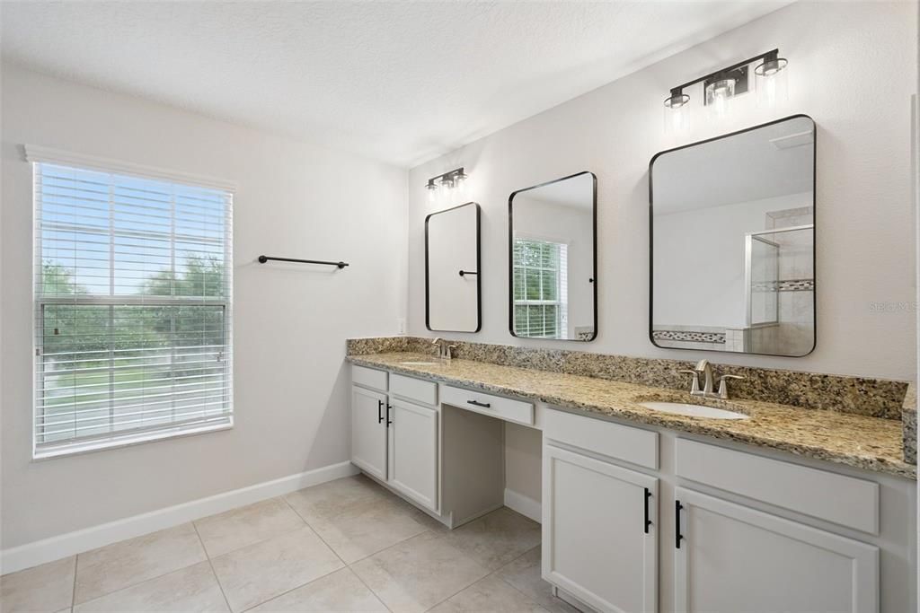 For Sale: $950,000 (5 beds, 3 baths, 3777 Square Feet)