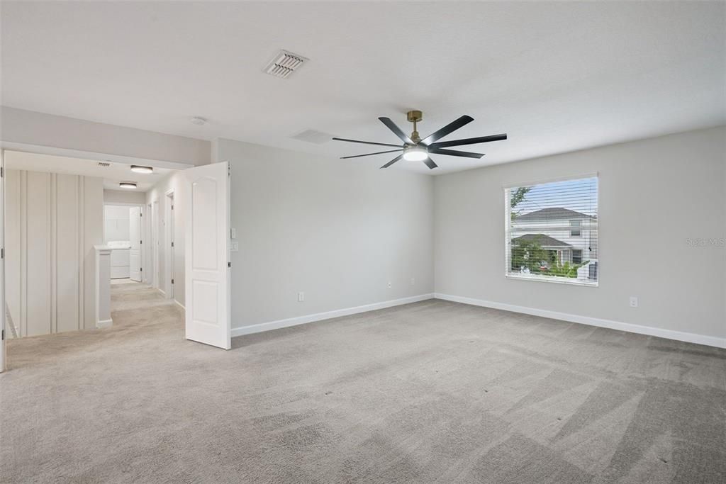 For Sale: $950,000 (5 beds, 3 baths, 3777 Square Feet)