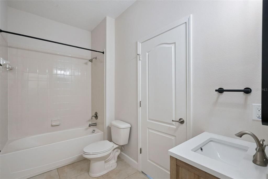 For Sale: $950,000 (5 beds, 3 baths, 3777 Square Feet)