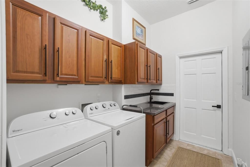 For Sale: $715,000 (5 beds, 3 baths, 3231 Square Feet)