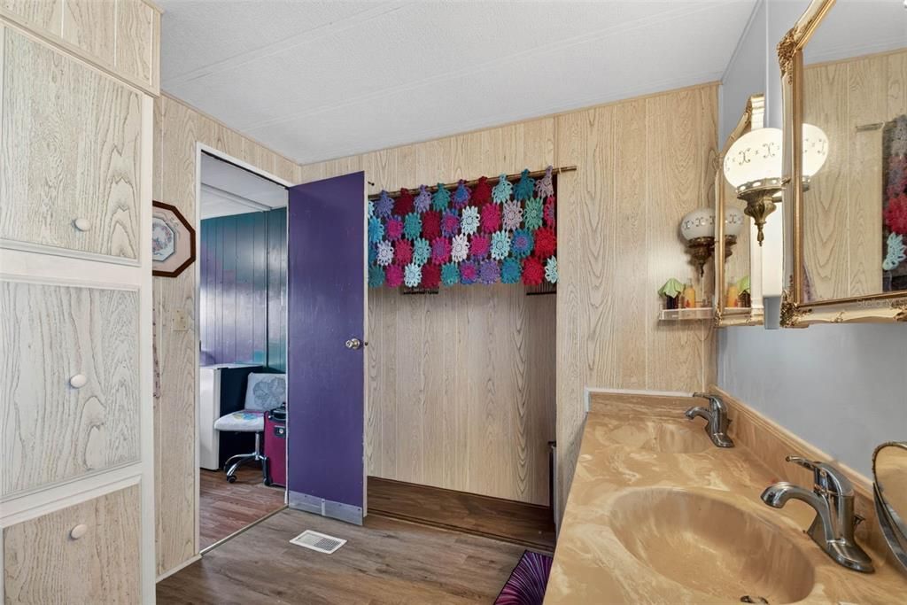 For Sale: $189,900 (2 beds, 2 baths, 1344 Square Feet)