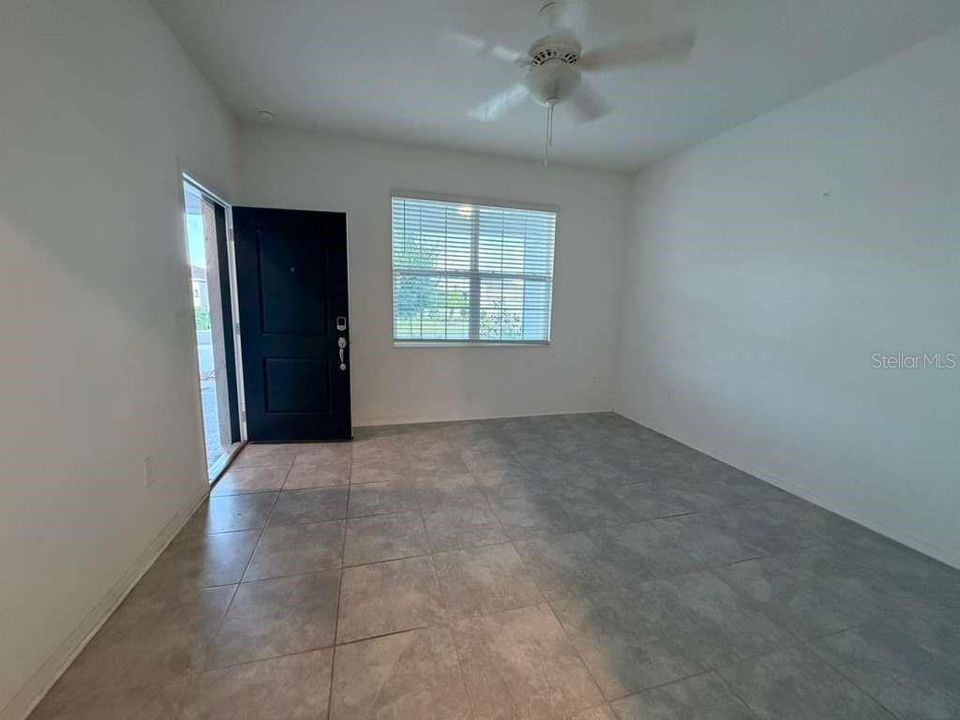 For Rent: $1,400 (1 beds, 1 baths, 600 Square Feet)