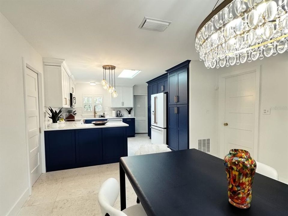 En Venta: $899,900 (3 camas, 2 baños, 1616 Pies cuadrados)