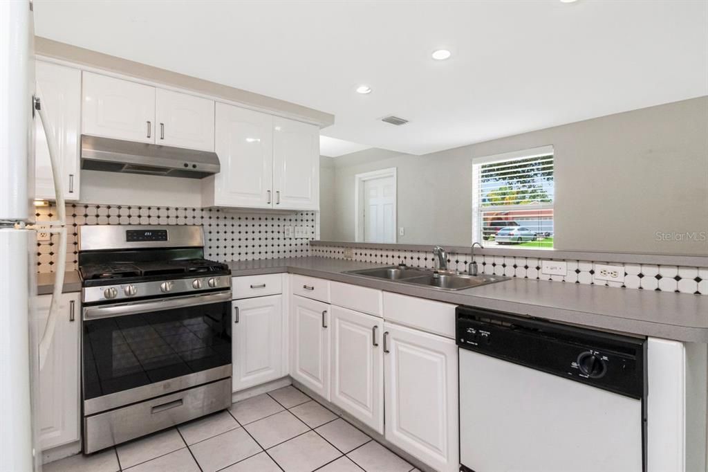 For Sale: $675,000 (4 beds, 5 baths, 2868 Square Feet)