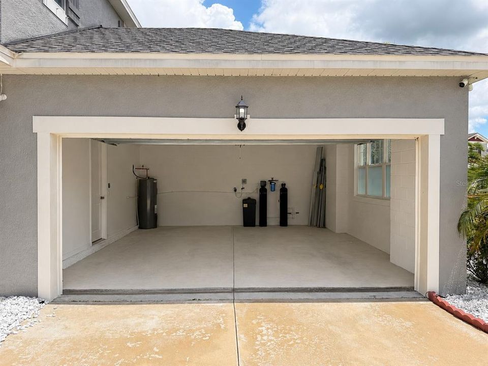 For Sale: $589,950 (4 beds, 2 baths, 3047 Square Feet)