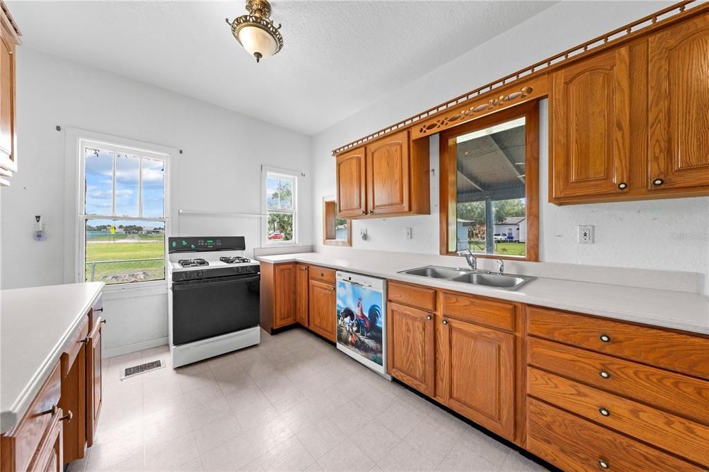 En Venta: $429,900 (3 camas, 1 baños, 1610 Pies cuadrados)