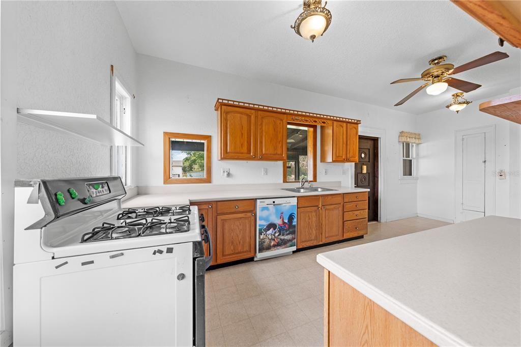 En Venta: $429,900 (3 camas, 1 baños, 1610 Pies cuadrados)