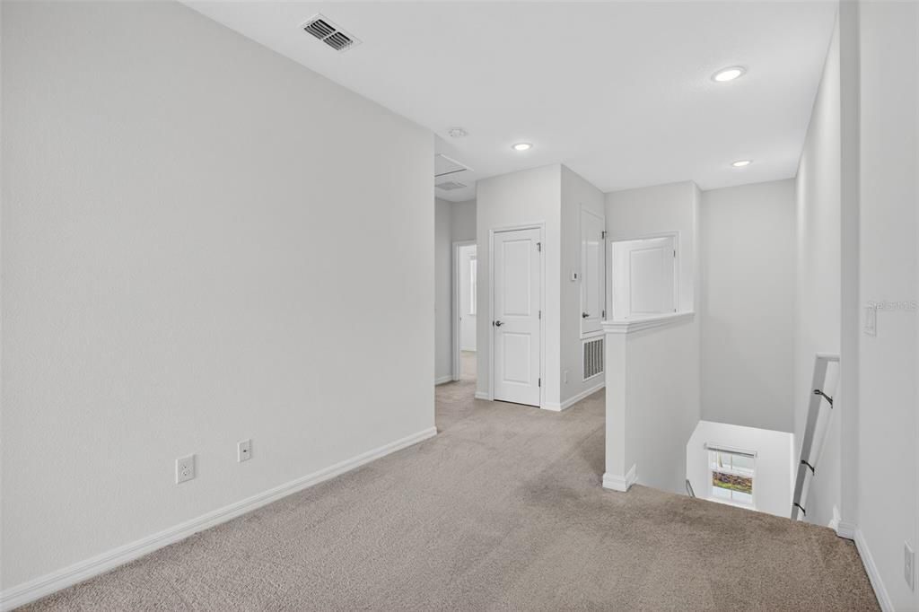 For Sale: $400,000 (3 beds, 2 baths, 2200 Square Feet)