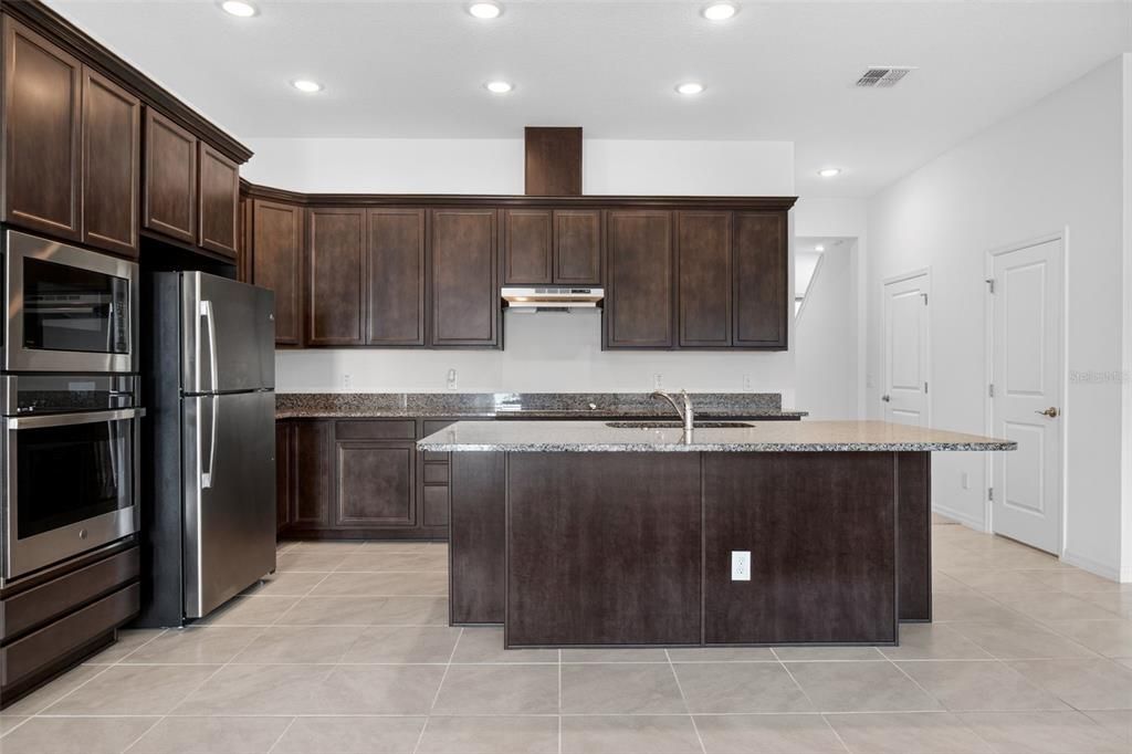For Sale: $400,000 (3 beds, 2 baths, 2200 Square Feet)