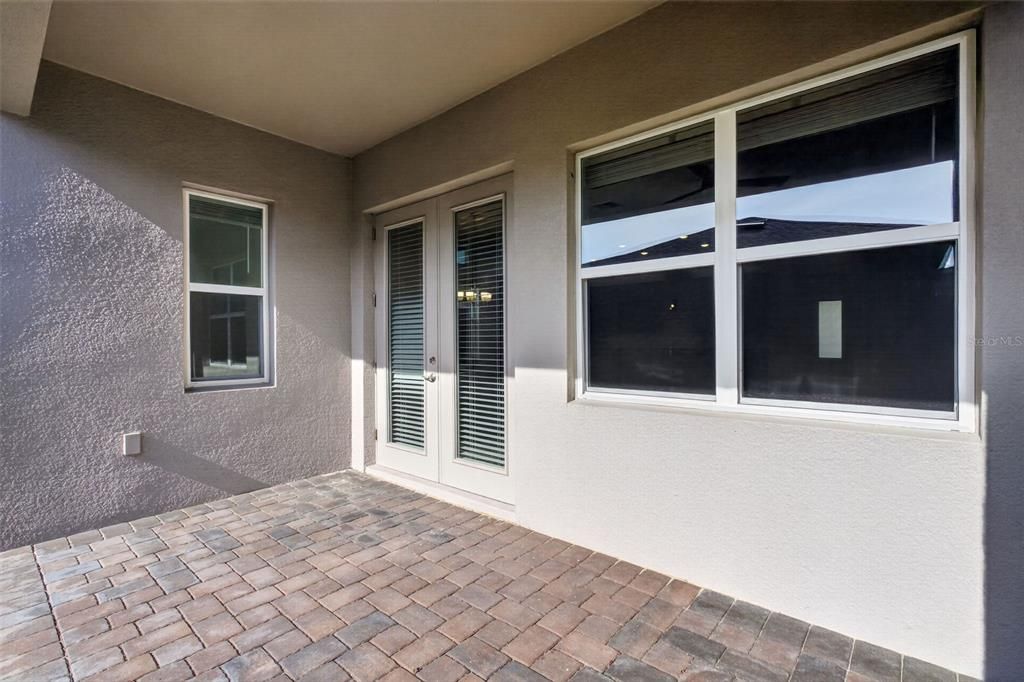 For Sale: $400,000 (3 beds, 2 baths, 2200 Square Feet)