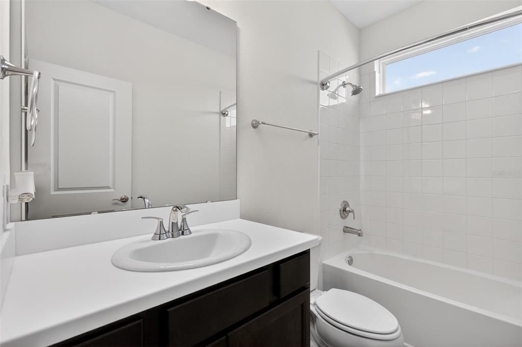 For Sale: $400,000 (3 beds, 2 baths, 2200 Square Feet)