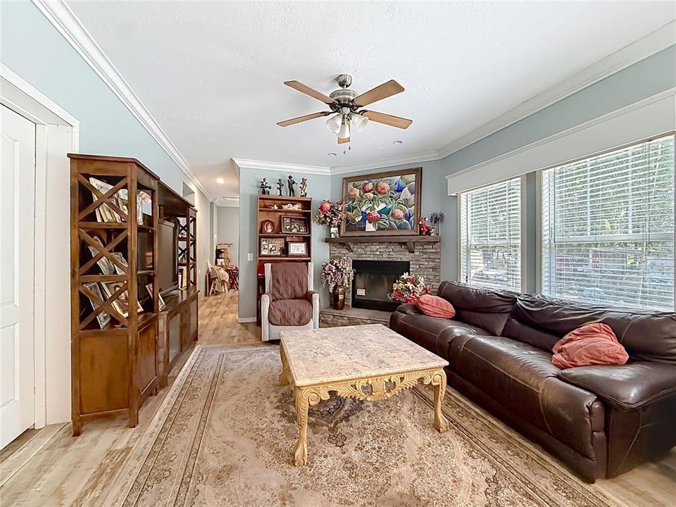 For Sale: $269,000 (4 beds, 2 baths, 1904 Square Feet)