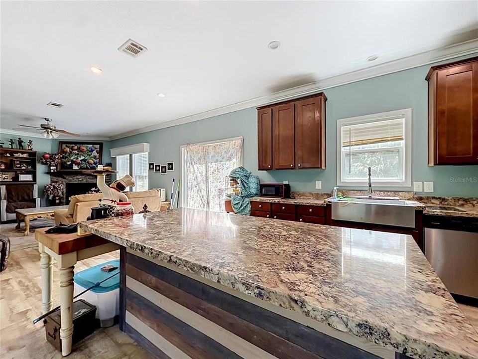 For Sale: $269,000 (4 beds, 2 baths, 1904 Square Feet)