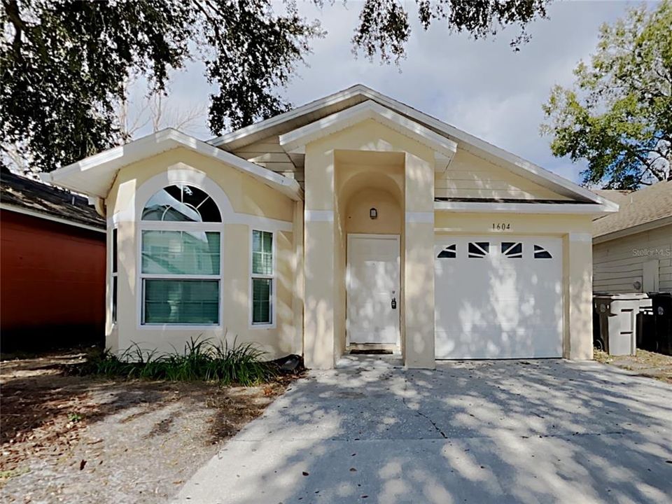For Sale: $325,000 (3 beds, 2 baths, 1110 Square Feet)
