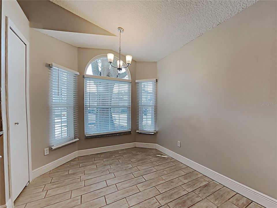 For Sale: $325,000 (3 beds, 2 baths, 1110 Square Feet)