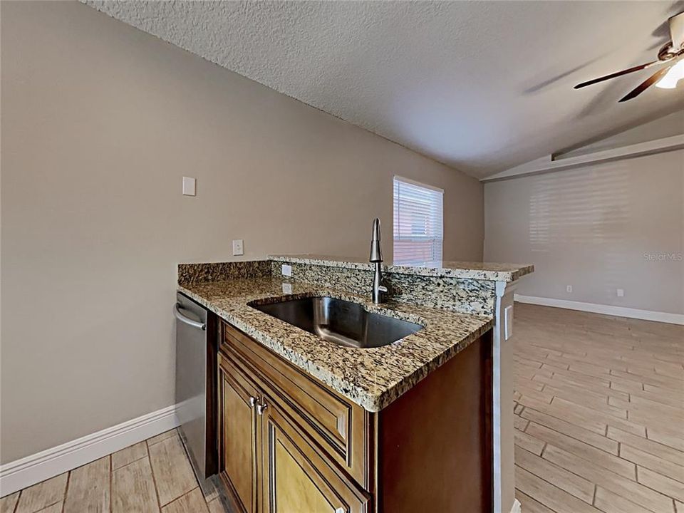 For Sale: $325,000 (3 beds, 2 baths, 1110 Square Feet)