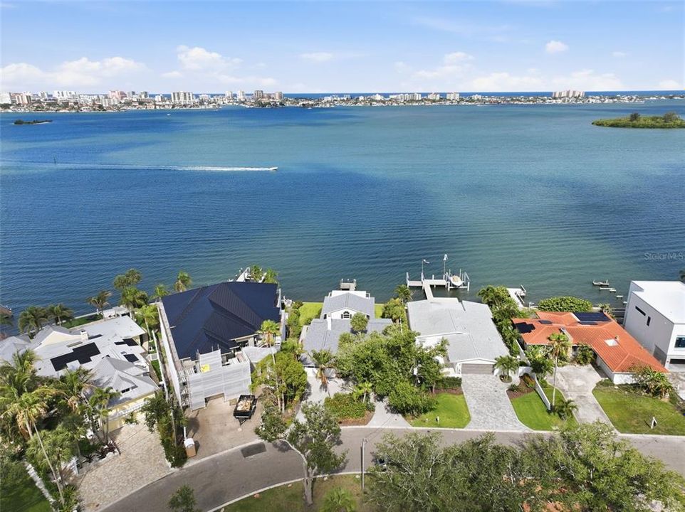 For Sale: $1,975,000 (3 beds, 3 baths, 2488 Square Feet)