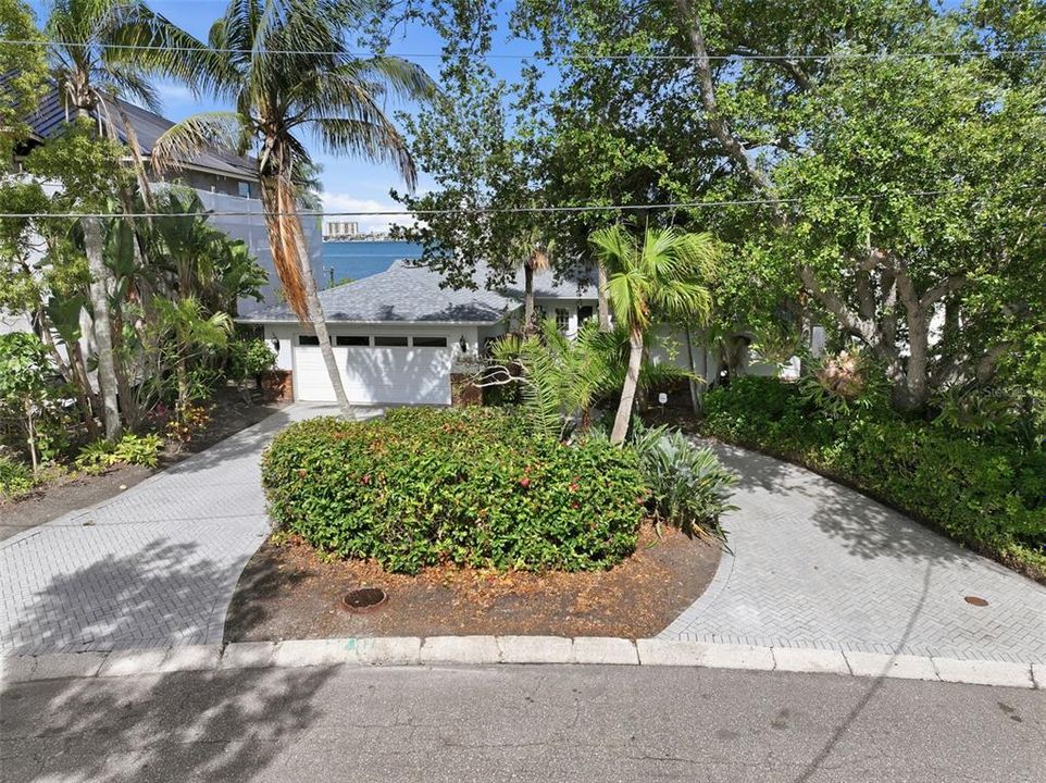 For Sale: $1,975,000 (3 beds, 3 baths, 2488 Square Feet)