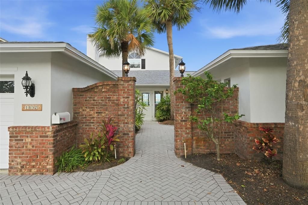 For Sale: $1,975,000 (3 beds, 3 baths, 2488 Square Feet)
