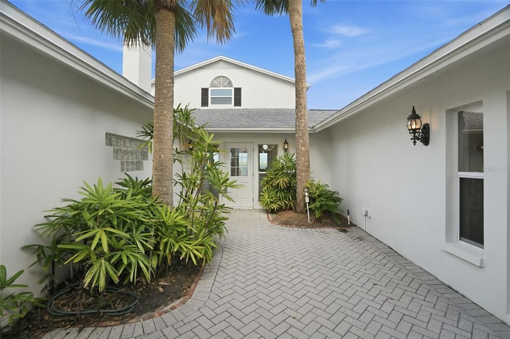 For Sale: $1,975,000 (3 beds, 3 baths, 2488 Square Feet)