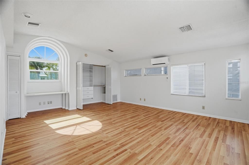 For Sale: $1,975,000 (3 beds, 3 baths, 2488 Square Feet)