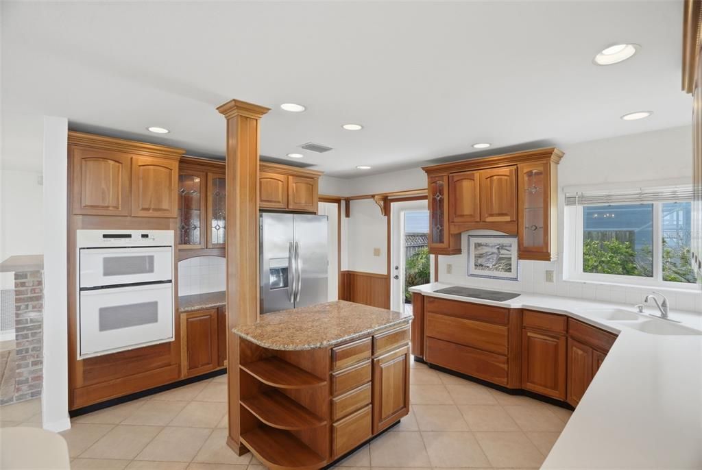 For Sale: $1,975,000 (3 beds, 3 baths, 2488 Square Feet)