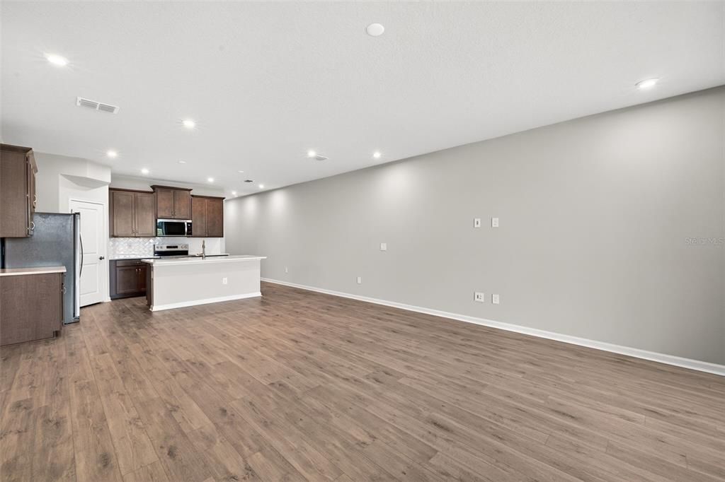 For Sale: $299,033 (3 beds, 2 baths, 1691 Square Feet)