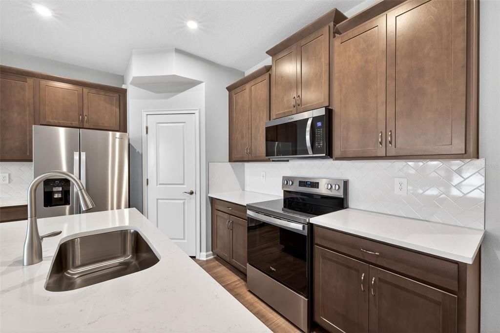 For Sale: $299,033 (3 beds, 2 baths, 1691 Square Feet)