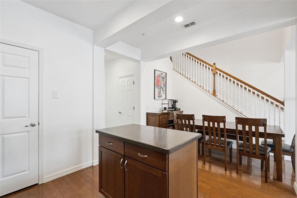 En Venta: $589,000 (2 camas, 2 baños, 1897 Pies cuadrados)