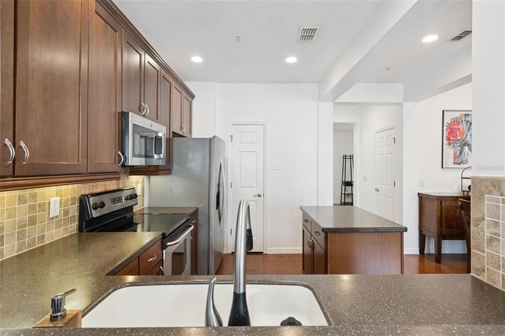En Venta: $589,000 (2 camas, 2 baños, 1897 Pies cuadrados)
