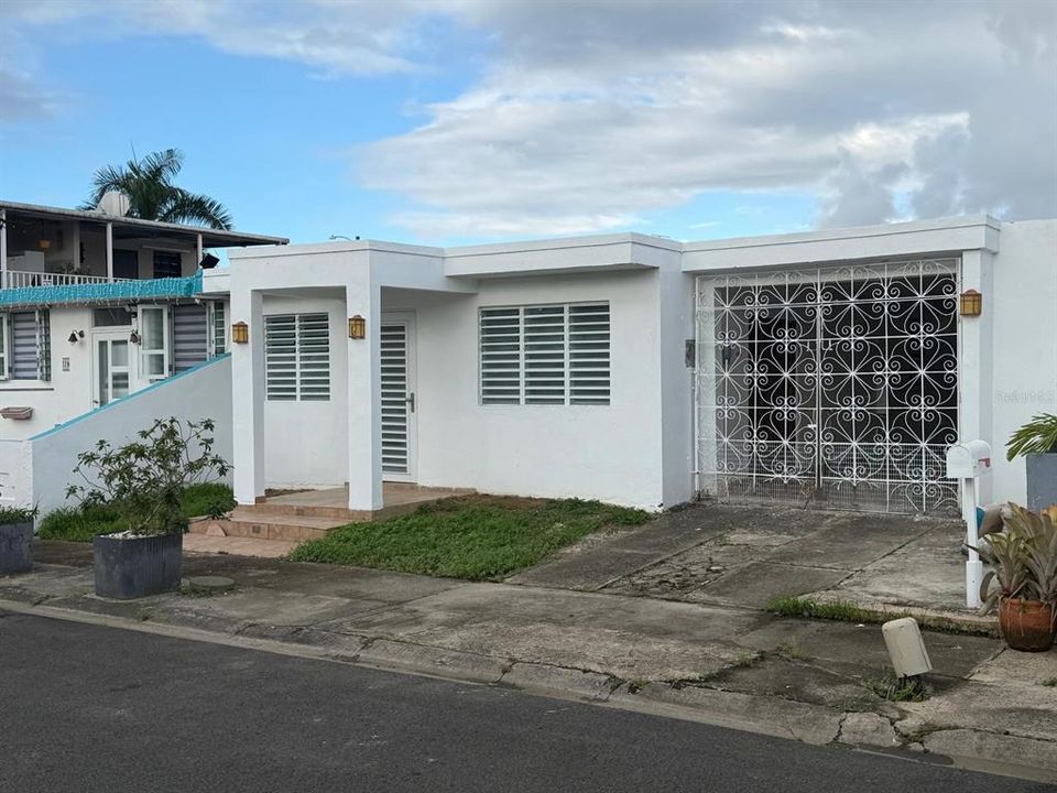 For Sale: $155,000 (3 beds, 2 baths, 1076.25 Square Feet)