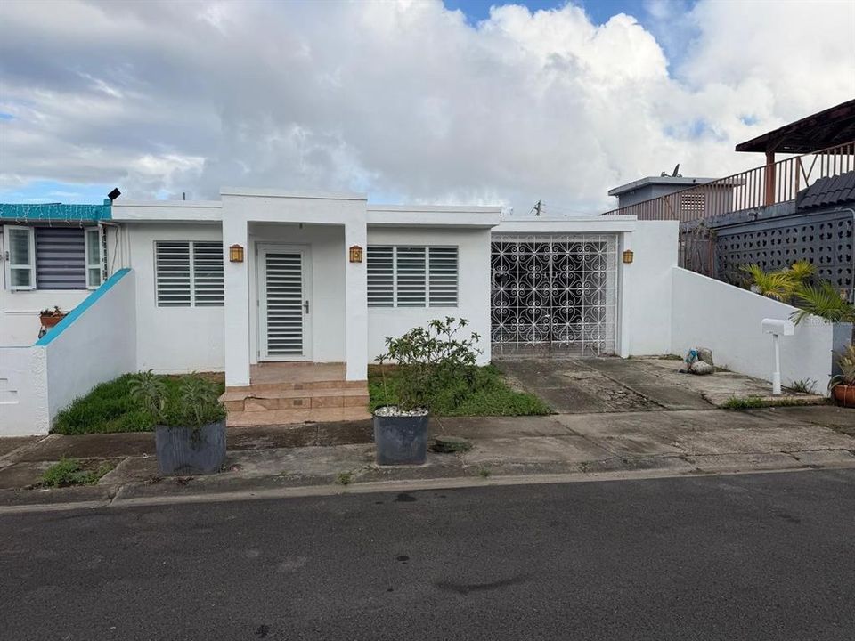For Sale: $155,000 (3 beds, 2 baths, 1076.25 Square Feet)