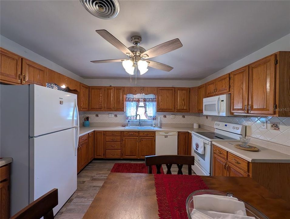 For Sale: $250,000 (2 beds, 2 baths, 1312 Square Feet)