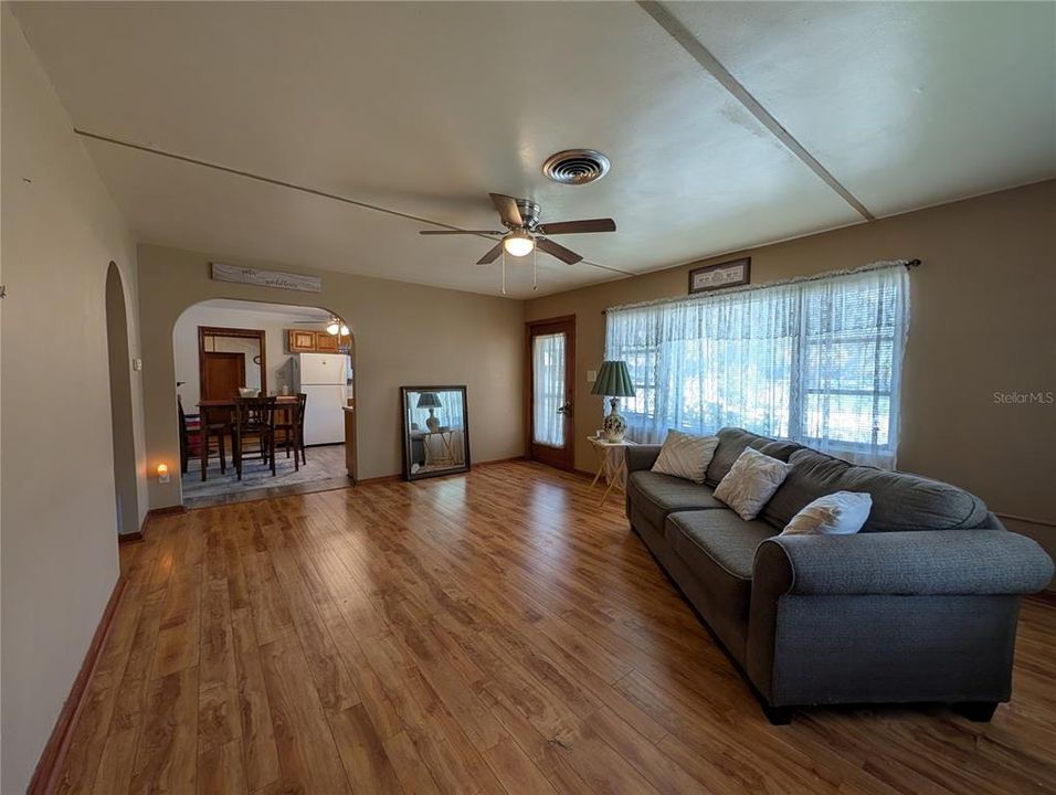 For Sale: $250,000 (2 beds, 2 baths, 1312 Square Feet)