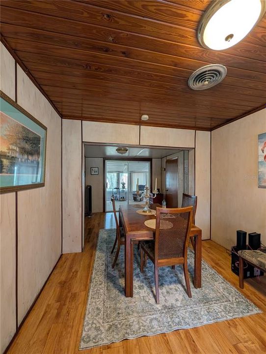 For Sale: $250,000 (2 beds, 2 baths, 1312 Square Feet)