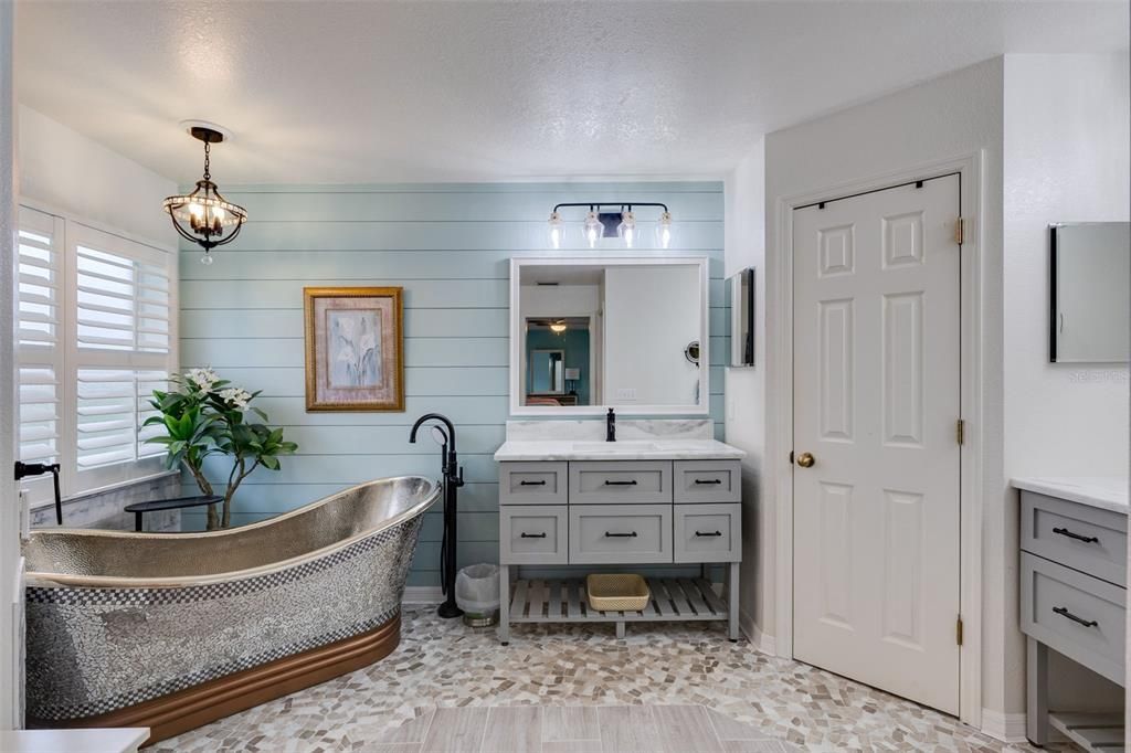For Sale: $399,999 (3 beds, 2 baths, 1844 Square Feet)
