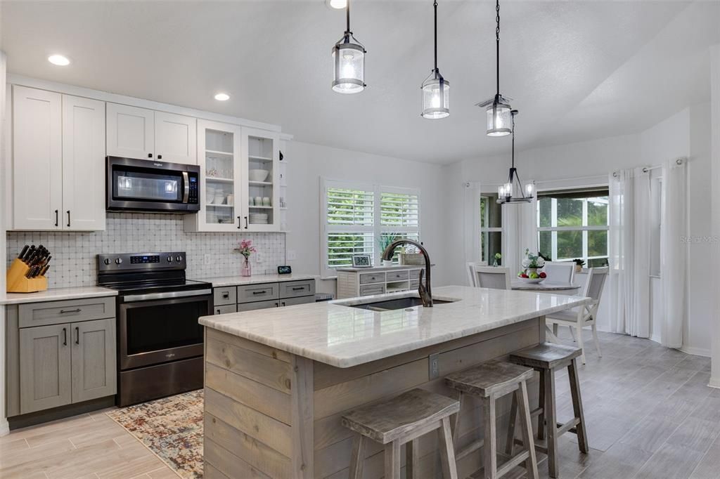 For Sale: $399,999 (3 beds, 2 baths, 1844 Square Feet)