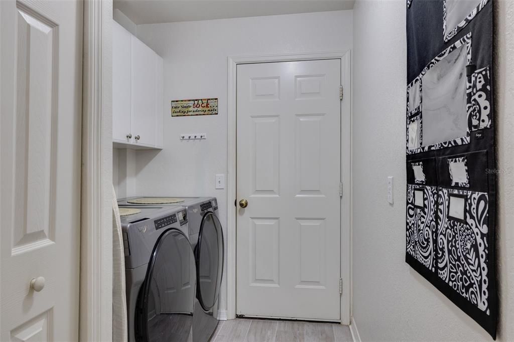 For Sale: $399,999 (3 beds, 2 baths, 1844 Square Feet)