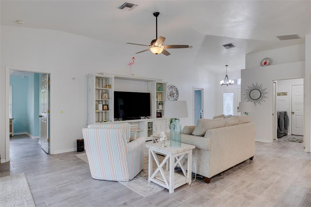 For Sale: $399,999 (3 beds, 2 baths, 1844 Square Feet)