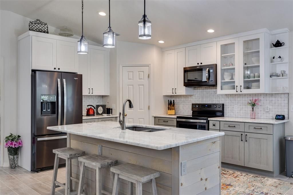 For Sale: $399,999 (3 beds, 2 baths, 1844 Square Feet)
