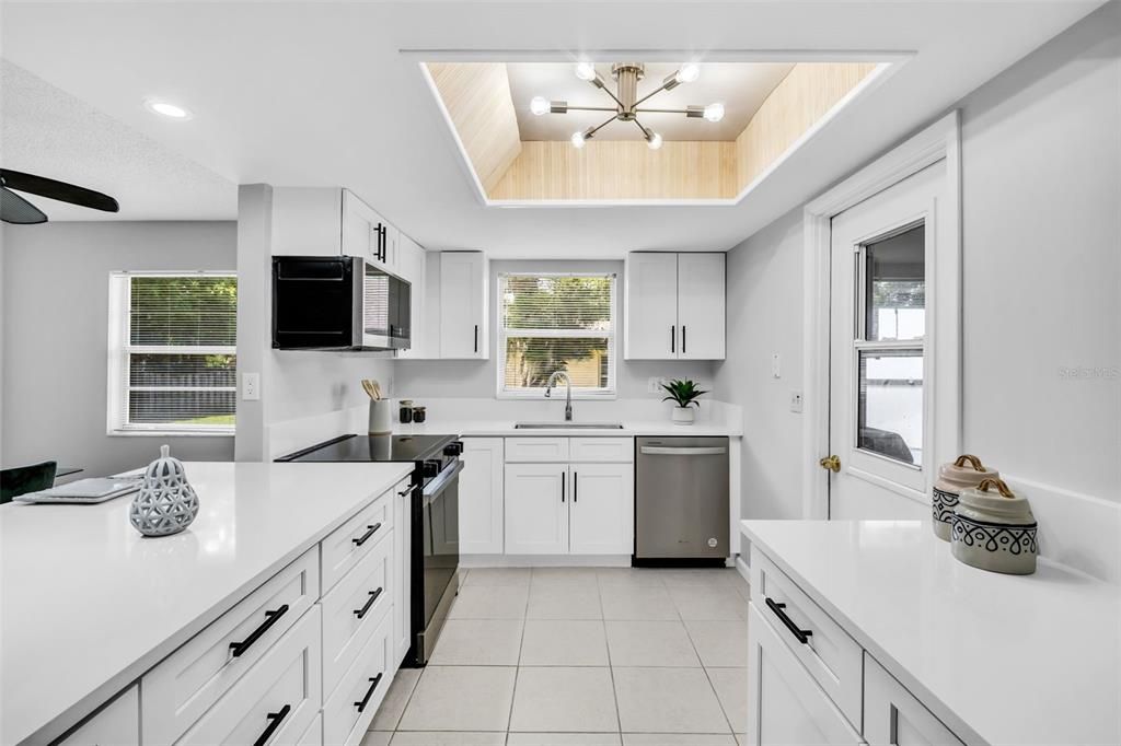 For Sale: $319,900 (2 beds, 2 baths, 1289 Square Feet)