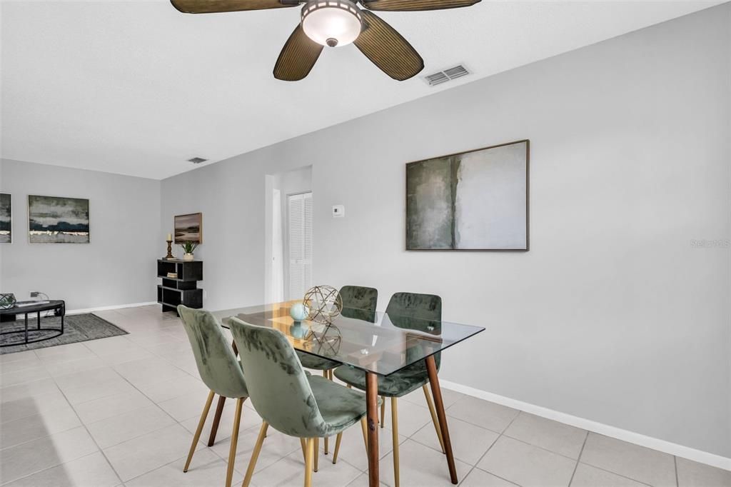 For Sale: $319,900 (2 beds, 2 baths, 1289 Square Feet)