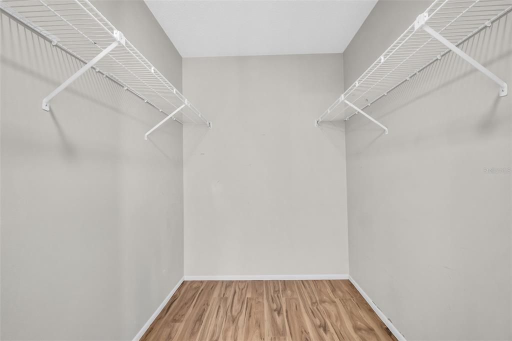 For Sale: $319,900 (2 beds, 2 baths, 1289 Square Feet)