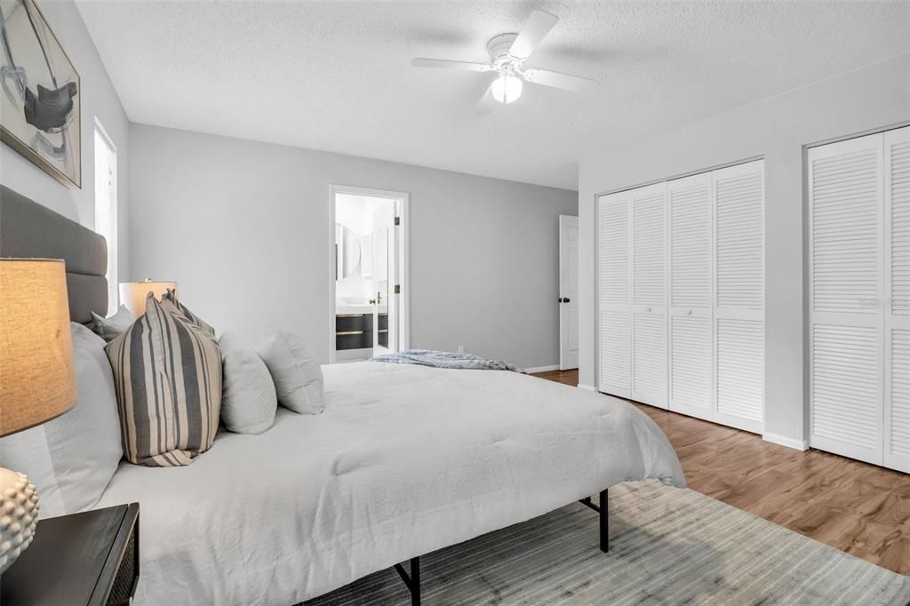 For Sale: $319,900 (2 beds, 2 baths, 1289 Square Feet)