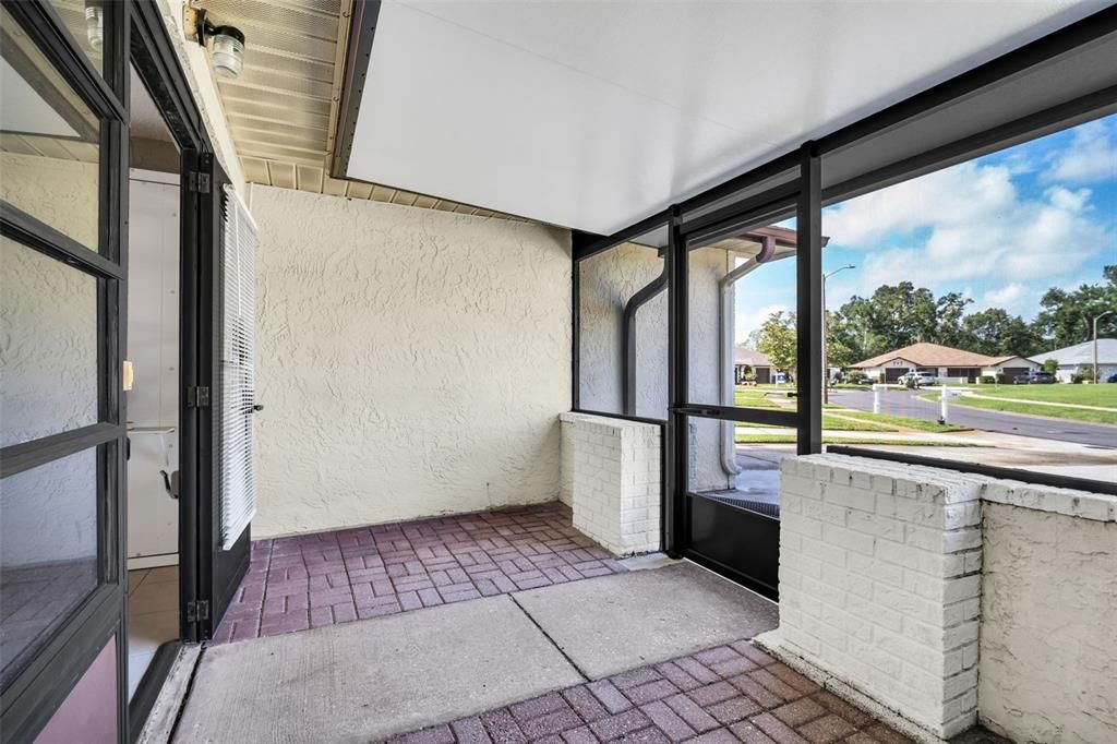 For Sale: $319,900 (2 beds, 2 baths, 1289 Square Feet)