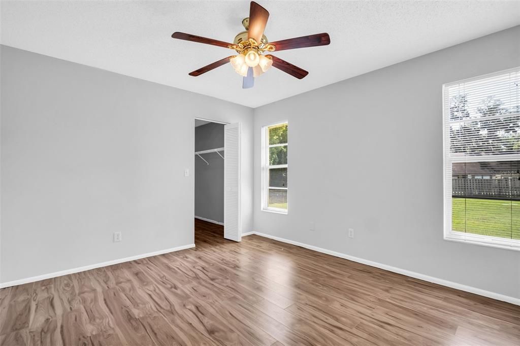 For Sale: $319,900 (2 beds, 2 baths, 1289 Square Feet)