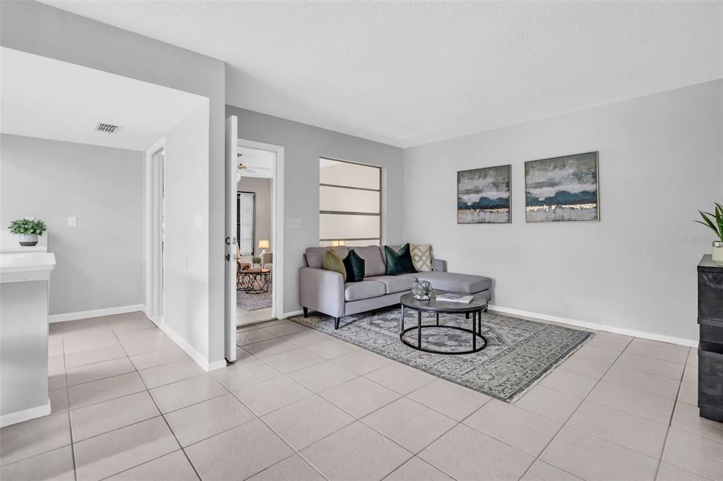 For Sale: $319,900 (2 beds, 2 baths, 1289 Square Feet)