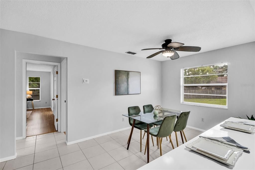 For Sale: $319,900 (2 beds, 2 baths, 1289 Square Feet)